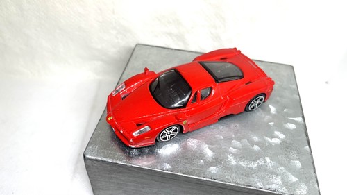 Bburago ferrari enzo red model - red,