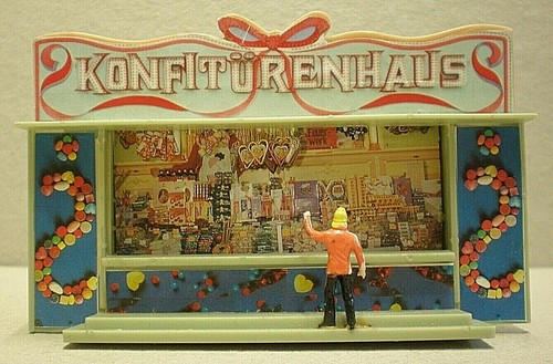 Vintage plastic building - plastic, ho