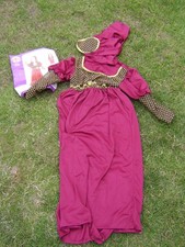 TUDOR MEDIEVAL GOTHIC DRESSING