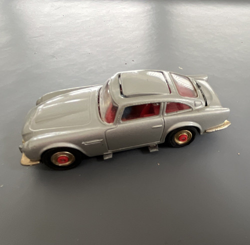 Corgi toys james bond aston - toys,