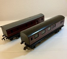Two Tinplate OO Gauge Maroon