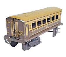 O Gauge Tinplate Pullman Style Passenger Coach Carriage Trains Brown Cream.