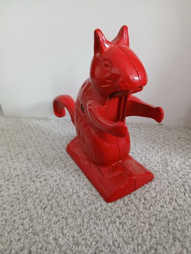Red metal squirrel nutcracker - red,