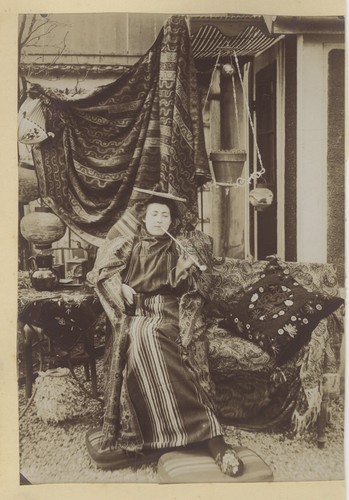 Costume chinese nun france - chinese,
