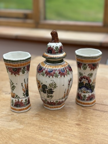 Two small delft vases - small,