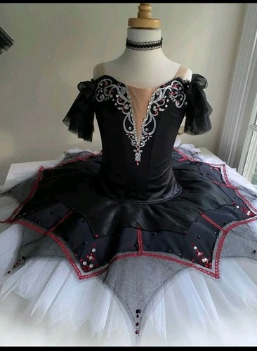 Harlequinade nicole elaine - nicole,