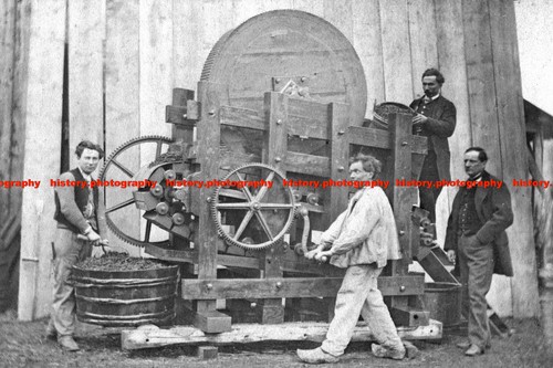 F014802 grape pressing - f014802,