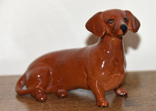 Beswick daschund seated no - seated,