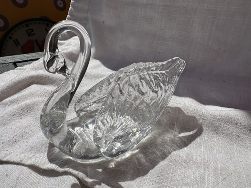 Cambridge glass swan figurine - cambridge,