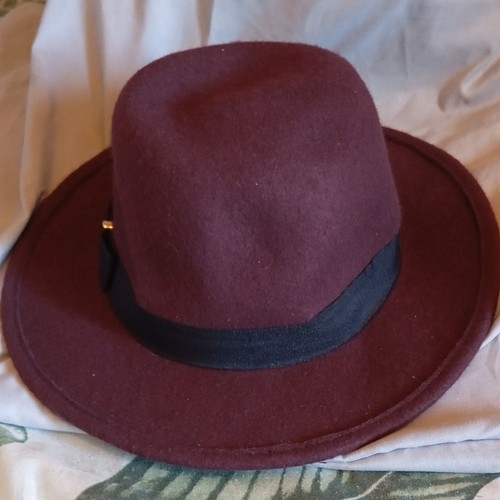 Peacocks burgundy felt - peacocks, fedora