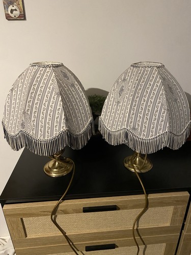 Victorian style table - table, lamp