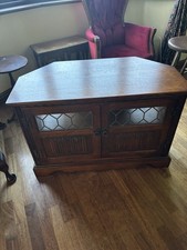 Wood Bros Old Charm Corner TV