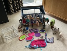 Breyer Horse Three Bay Stable, Horses, Riders and Accessories