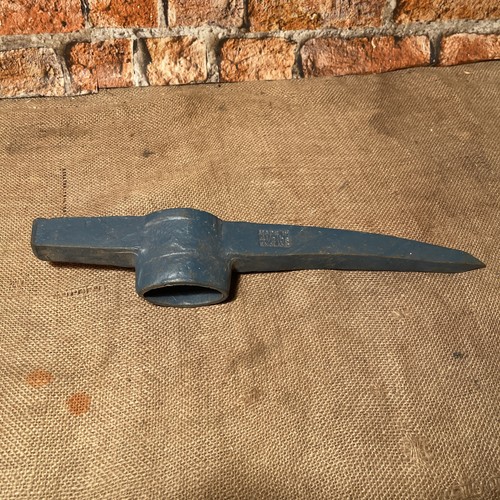 Vintage 5lb pickaxe head - 4.5lb,