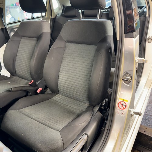 Volkswagen polo front - seat, s