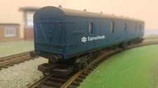 Lima OO gauge L305656 BR Mk1 57' GUV, M86117, Express Parcels blue, boxed