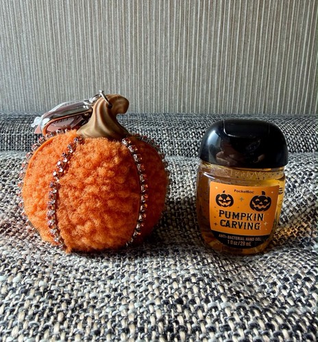 Bath body works appliqué - &,