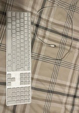 Genuine Apple Wired Keyboard UK QWERTY USB iMac MacBook White
