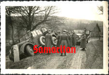 I11/2 WW2 ORIGINAL PHOTO OF GERMAN SOLDIERS INSPECTING DISABLED VEHICLE