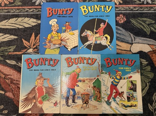 Bunty annuals bundle - bunty, 1976