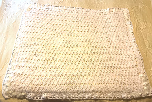 Baby shawl hand - hand, crocheted
