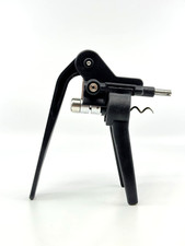 Le Creuset Screwpull Lever