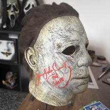 Trick or Treat Studios : HALLOWEEN (2018) MICHAEL MYERS MASK signed by JJC