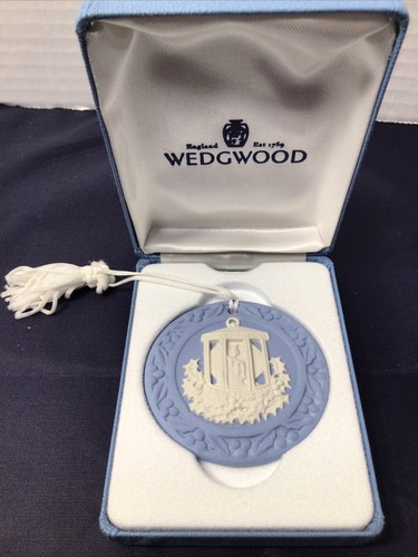 Wedgwood white pale blue - white,