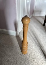 T&G WOODWARE LTD Vintage Extra Large Wooden Pepper/Salt Mill/Grinder H. 41cm