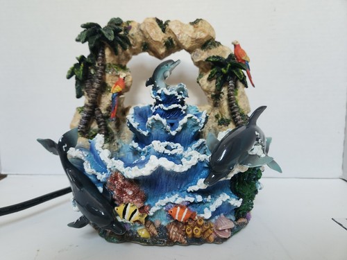Vtg fountain dolphin parrots - fountain, /