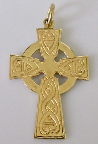 9ct gold pendant - gold,