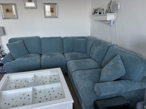 Beautiful corner unit - ,