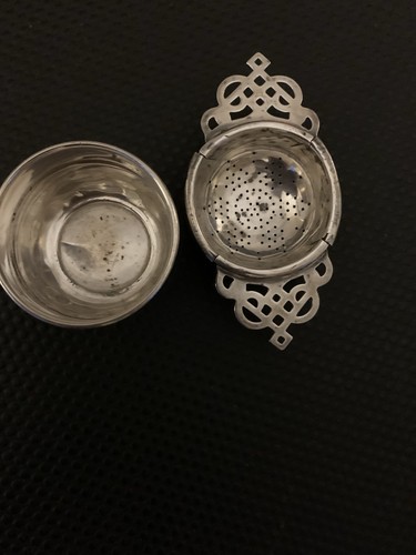 Tea strainer that pulls apart - strainer,