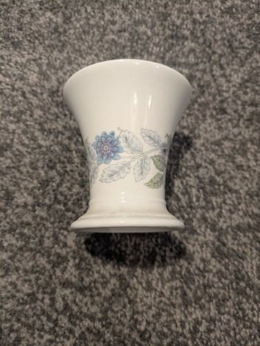 Wedgewood small tapered posy - small,
