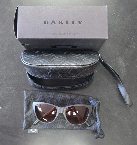Oakley hold out - oakley, sunglasses