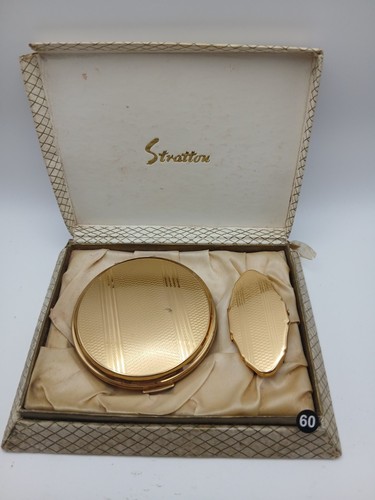 Beautiful vintage stratton - vintage,