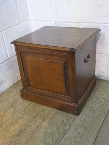 Oak sewing storage box - box., lined