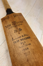Vintage Len Hutton signed cricket bat, 1938, 87cm (34in) high