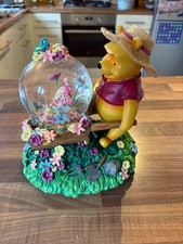 Disney snow globe Winnie the