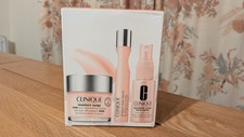  Clinique moisture surge All
