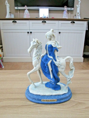 Statue figurine elegant - figurine, lady