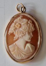 Vintage 14k Yellow Gold Shell Fine Cameo Pendant.