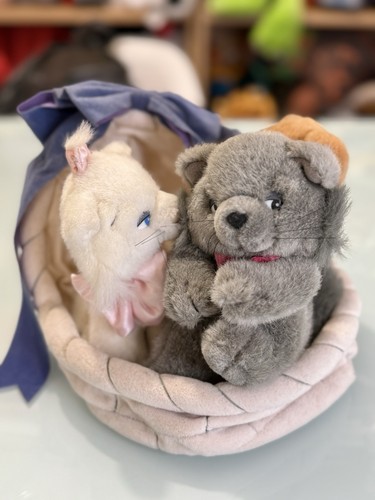 Bnwt aristocats basket plush - bnwt,