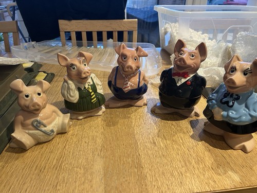Natwest pigs wade - wade, full