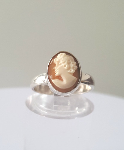Gorgeous vintage real - real, carved