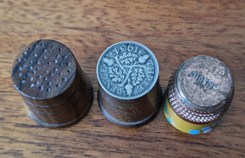 Vintage lot sewing - 3, thimbles