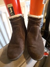 Womens Size 9.5, Brown Suede
