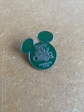 DISNEY VINTAGE METAL MICKEY MOUSE GOLFING PIN BADGE 1993 Golf Classic