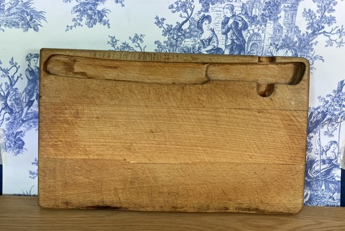 Vintage wooden bread board - wooden,