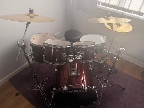 Yamaha drum set plus stool